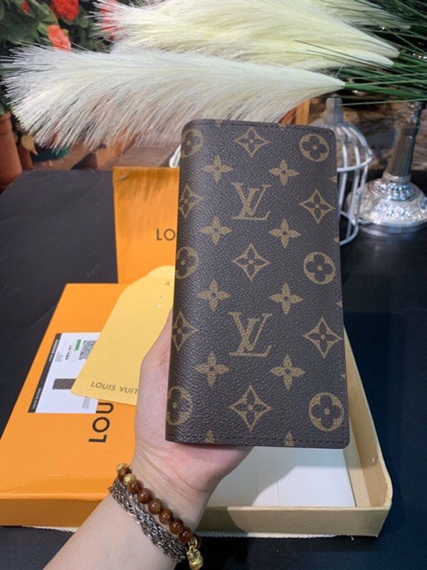 hộp đựng bút chì thú vị này kết hợp nhiều thiết kế mang tính biểu tượng của Louis  Vuitton LV  Shopee Việt Nam