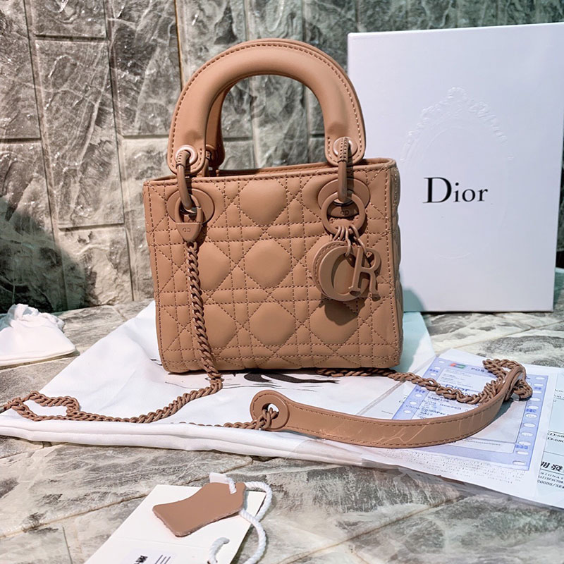03 lý do khiến Lady Dior luôn nằm trong danh mục túi xách nên đầu tư