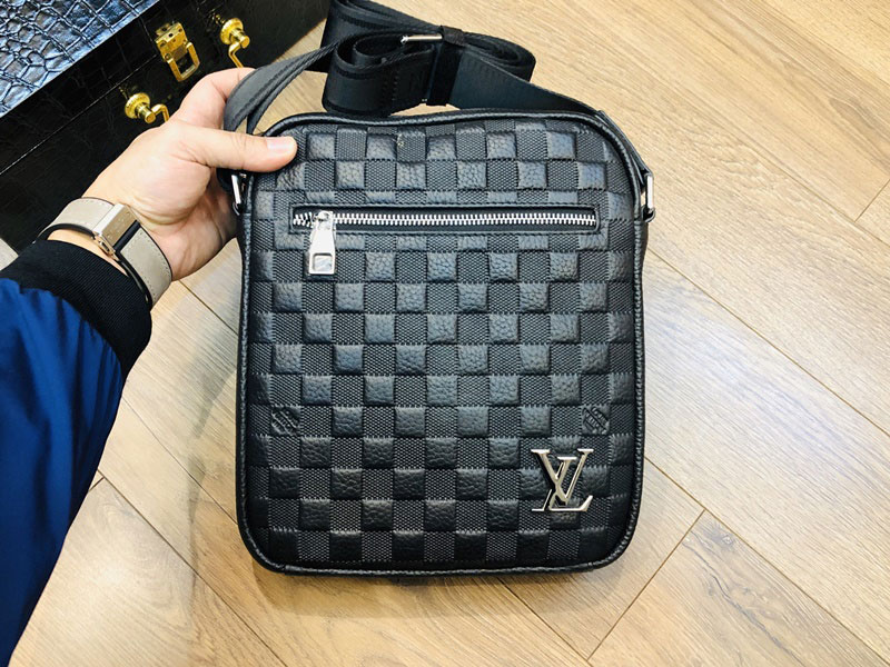 Túi đeo chéo Louis Vuitton nắp gập nam châm nửa fullbox bill thẻ Like Auth  on web  TANYA