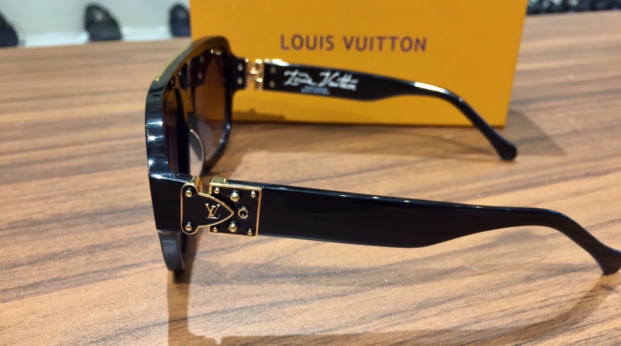 Mua Kính Mát Louis Vuitton LV 11 Millionaires Sunglasses Z1166W Màu Trắng  Vàng  Louis Vuitton  Mua tại Vua Hàng Hiệu h047312
