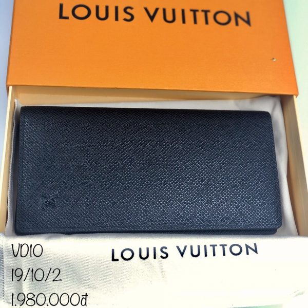 Vi-cam=tay-Louis-Vuitton